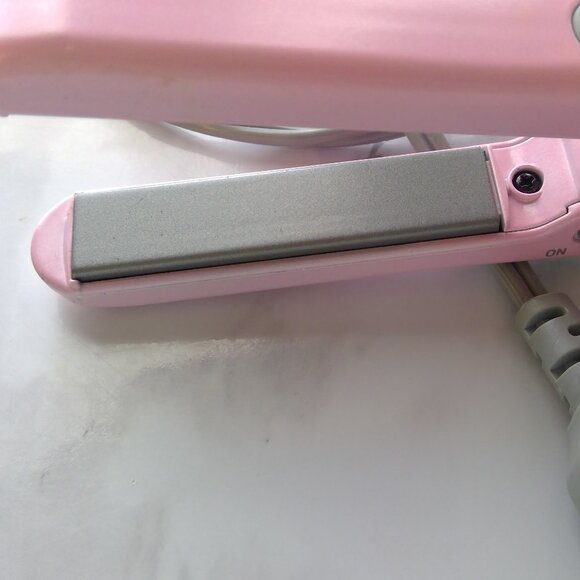 Nano Titanium by Babyliss Pro 1/2" Ceramic Straightening Iron - Travel Size! - Picture 11 of 12